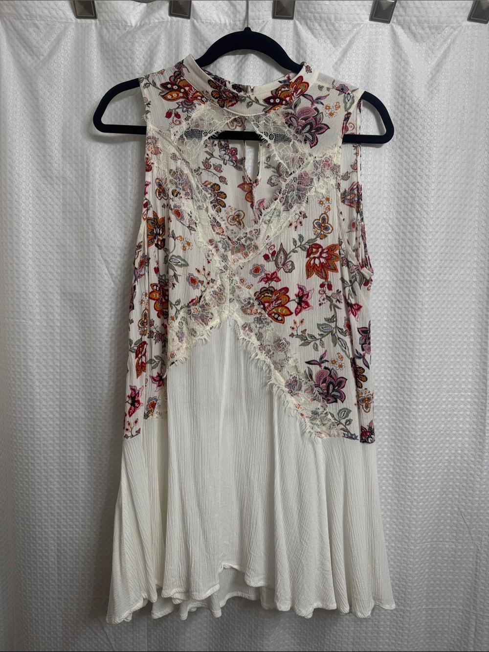 Daytrip White Floral Lace Trim Sleeveless Tunic Medium